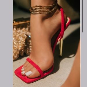 Beautiful red heels with gold wrap around chain.